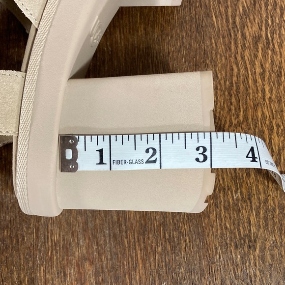 New UGG New Heights Platform T-Strap Sandal in Mustard Seed Women’s Size 9 - Picture 9 of 11